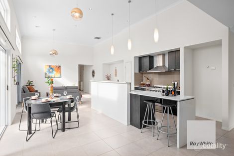 Property photo of 5 Devonport Court Taylors Hill VIC 3037