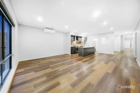 Property photo of 14 Upthorpe Way Mickleham VIC 3064