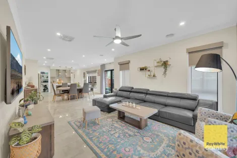 Property photo of 24 Fulham Crescent Thornhill Park VIC 3335