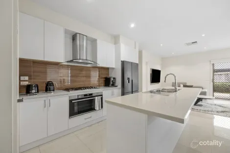 Property photo of 36 Hilderstone Avenue Wollert VIC 3750