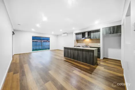 Property photo of 14 Upthorpe Way Mickleham VIC 3064