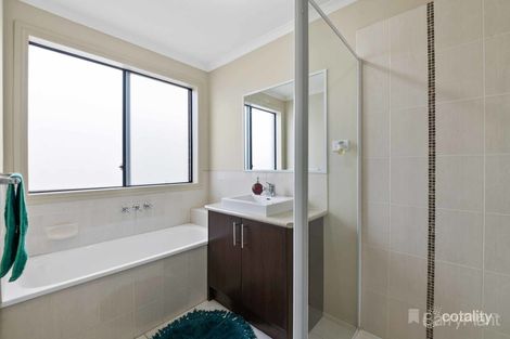 Property photo of 10 Immy Parade Narre Warren VIC 3805