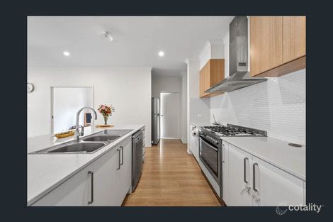 Property photo of 10 Fiore Way Truganina VIC 3029