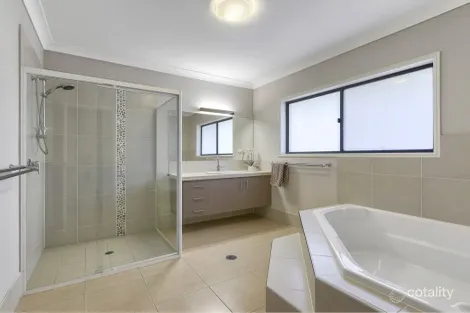 Property photo of 35 Apulia Place Bridgeman Downs QLD 4035