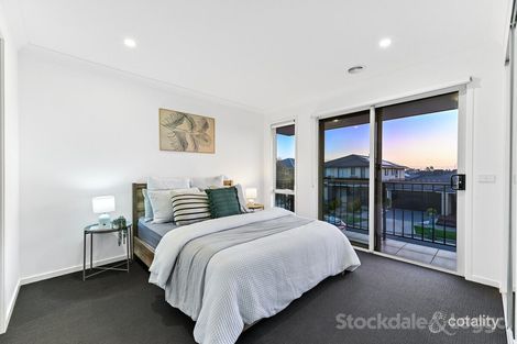 Property photo of 8 Dapple Crescent Clyde North VIC 3978