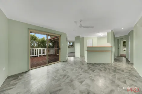 Property photo of 10 Fairbairn Place Clinton QLD 4680