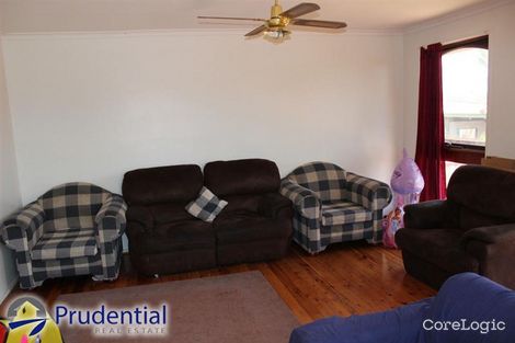 Property photo of 8 Emilia Close Rosemeadow NSW 2560