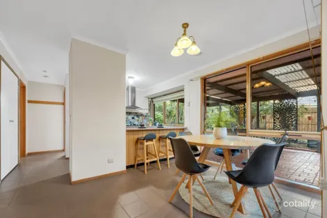 Property photo of 10 Hollyhock Court Cranbourne North VIC 3977