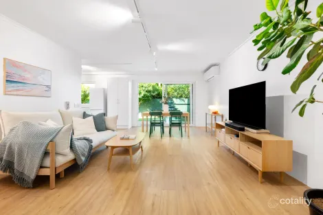 Property photo of 1/6 Pear Street Greenslopes QLD 4120
