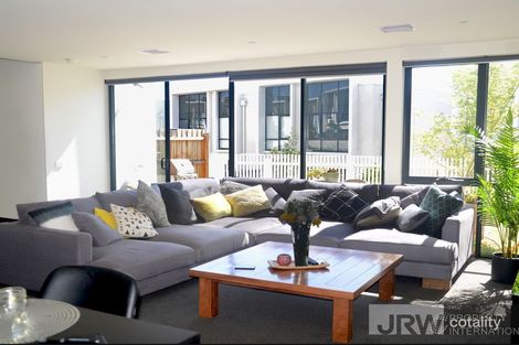 Property photo of 31 Bardaster Boulevard Chirnside Park VIC 3116
