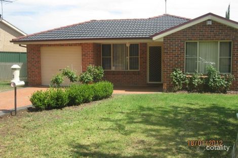 3 Outram Pl, Currans Hill, NSW 2567