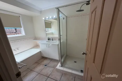 Property photo of 18 Lorne Court Beaconsfield QLD 4740