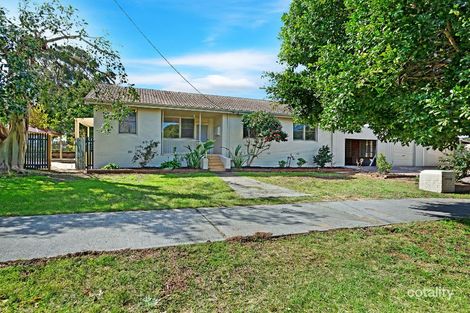 2 Island Queen St, Withers, WA 6230