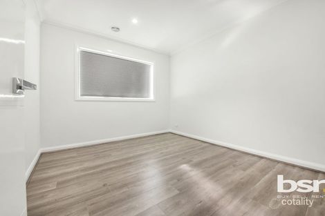 Property photo of 34 Catisfield Circuit Donnybrook VIC 3064