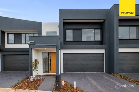 48 BUCKINGHAM BVD, STRATHTULLOH, VIC 3338