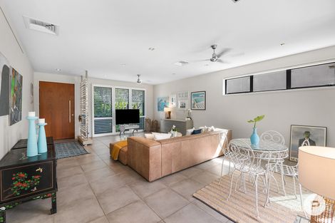 Property photo of 9 Edgewater Place Bulimba QLD 4171