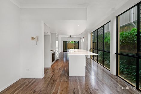Property photo of 2/39 Peerless Avenue Mermaid Beach QLD 4218