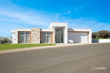 Property photo of 11 Herbert Edwards Drive Streaky Bay SA 5680