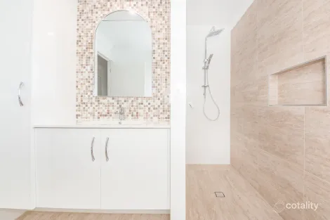 Property photo of 18 Beach Street Kippa-Ring QLD 4021