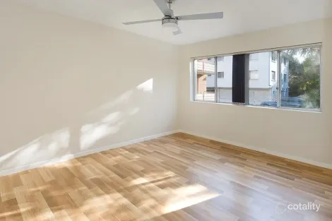 Property photo of 4/2 Honeysuckle Street Mansfield QLD 4122