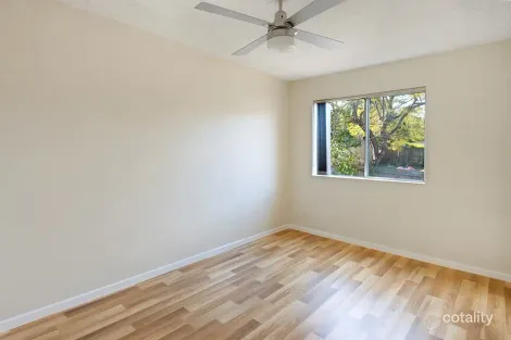 Property photo of 4/2 Honeysuckle Street Mansfield QLD 4122