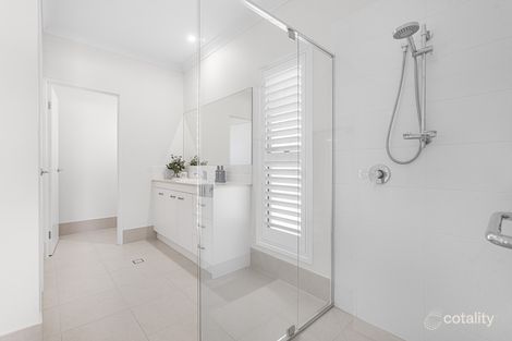 Property photo of 82 Drayton Terrace Wynnum QLD 4178
