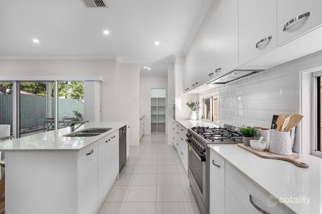 Property photo of 82 Drayton Terrace Wynnum QLD 4178