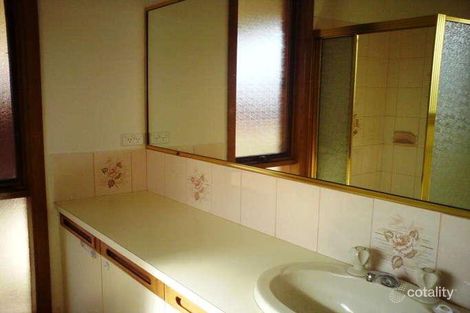 Property photo of 4 Kimberley Road Werribee VIC 3030