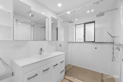 Property photo of 33 Oceanic Drive Mermaid Waters QLD 4218