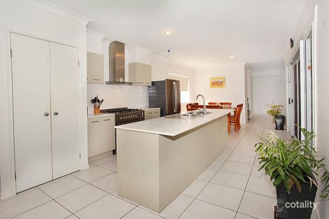 6 Cockatoo Ct, Beerwah, QLD 4519