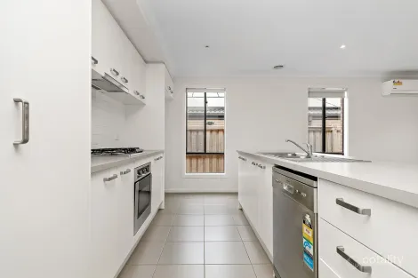 Property photo of 18 Abbey Road Beveridge VIC 3753