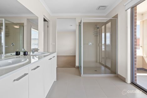 Property photo of 25 Botany Way Pakenham VIC 3810