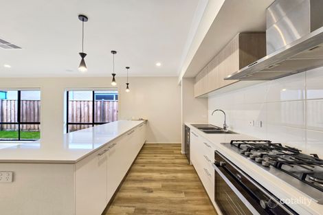 Property photo of 33 Cornflower Way Mount Duneed VIC 3217