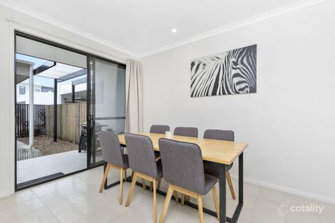 Property photo of 21 Mayfair Lane Hope Island QLD 4212