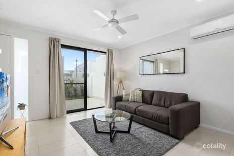 Property photo of 21 Mayfair Lane Hope Island QLD 4212