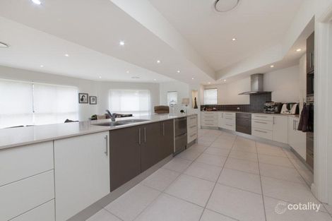 Property photo of 10 Sandalwood Close Mackenzie QLD 4156