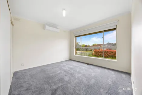 Property photo of 73 Hastings Street Wendouree VIC 3355