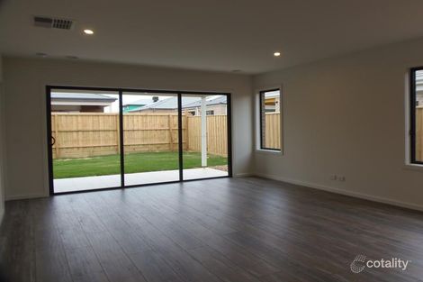 Property photo of 4 Eaglecrest Avenue Fraser Rise VIC 3336