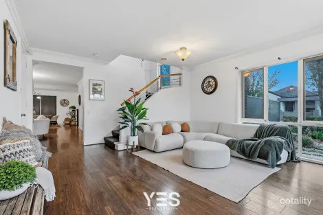 Property photo of 30 Everly Circuit Pakenham VIC 3810