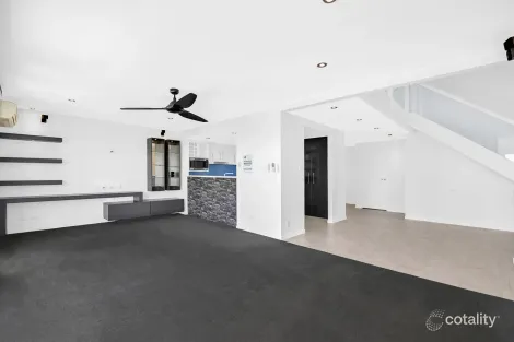 Property photo of 25/28-32 Vantage Point Drive Burleigh Heads QLD 4220