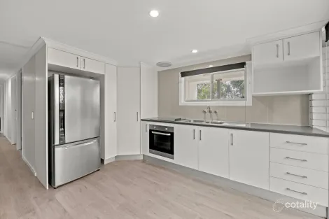 Property photo of 4 Lachlan Avenue Molendinar QLD 4214