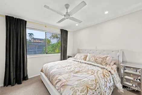 Property photo of 4 Lachlan Avenue Molendinar QLD 4214