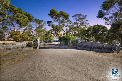 90 Narraburra Rd, Little River, VIC 3211