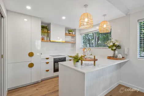 Property photo of 4/216 Marine Parade Labrador QLD 4215