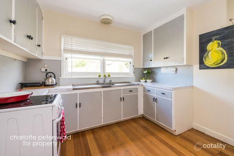 Property photo of 35 Loatta Road Lindisfarne TAS 7015