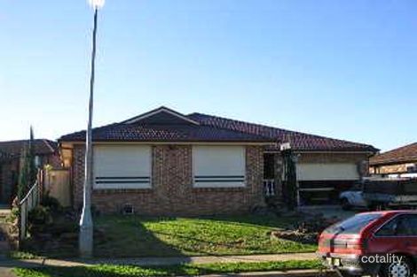 35 Drummoyne Cres, St Johns Park, NSW 2176