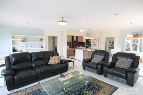Property photo of 14 Pinnacle Drive Craigieburn VIC 3064