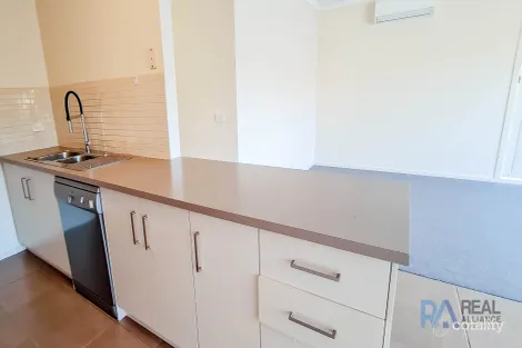 Property photo of 7 Cascade Way Pakenham VIC 3810