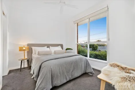 Property photo of 1/2 Dumossa Avenue Bulleen VIC 3105