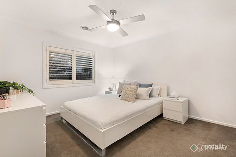Property photo of 19 Niblick Circuit Sandhurst VIC 3977